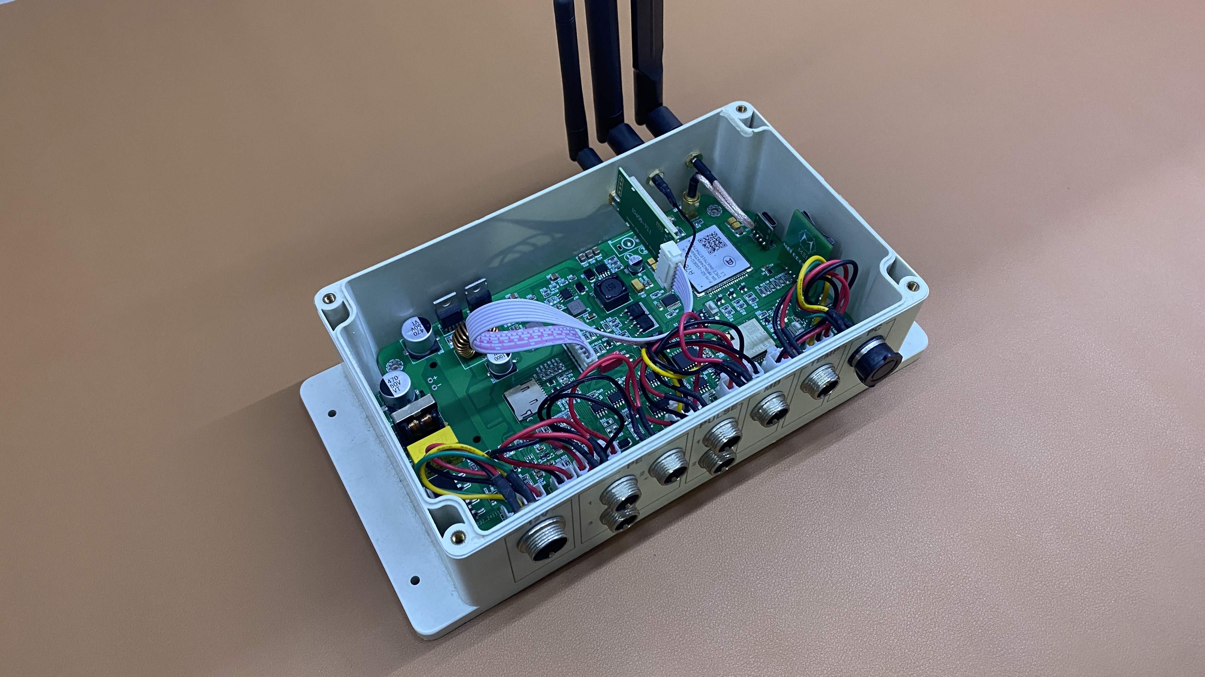 Thiết bị quan trắc thủy văn 