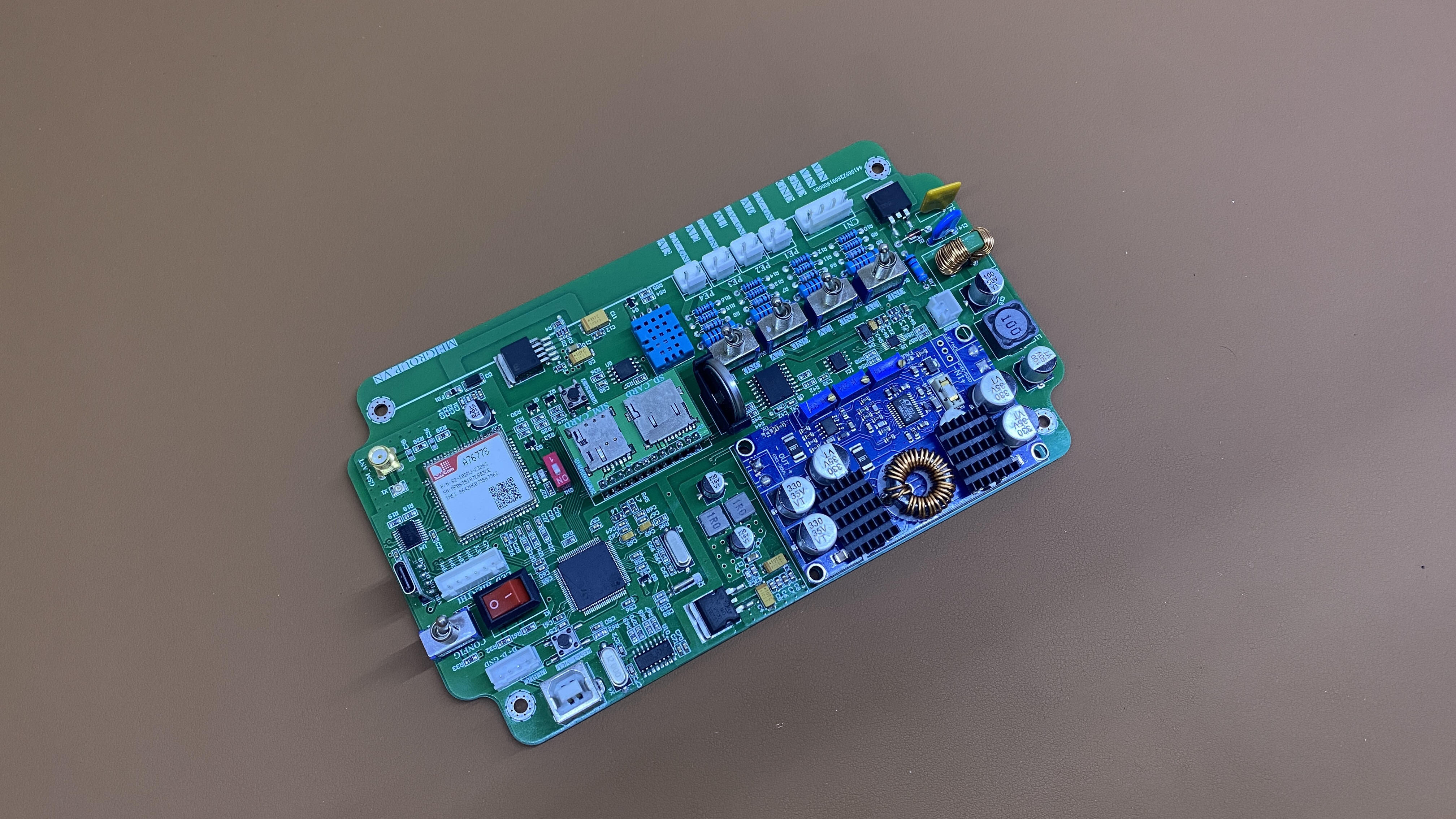 Thiết bị giám sát đa chỉ tiêu